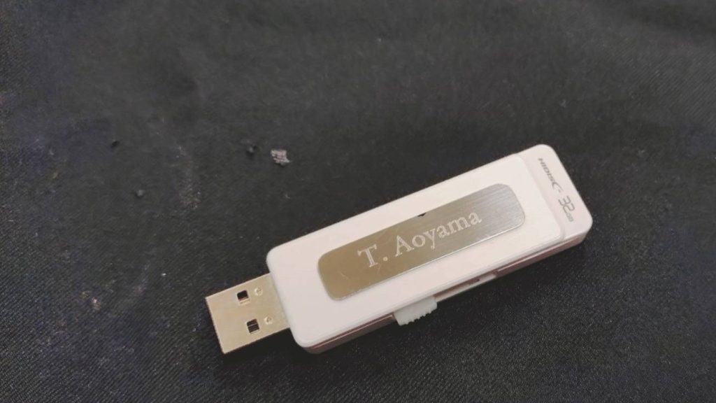 金属プレート 刻印例 engrave Tokyo Akihabara Engraving Specialty Shop HAYABUSA can engrave on the day 名入れ　即日　東京　都内　秋葉原　山手線　秋葉原駅　アクリル　樹脂　プラスチック