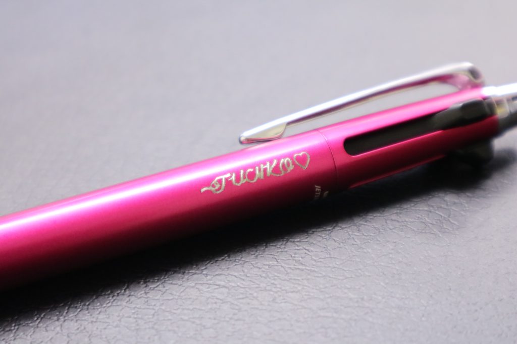 ボールペン 万年筆 シャープペン 刻印例 engrave Tokyo Akihabara Engraving Specialty Shop HAYABUSA can engrave on the day 名入れ　即日　東京　都内　秋葉原　山手線　秋葉原駅　アクリル　樹脂　プラスチック